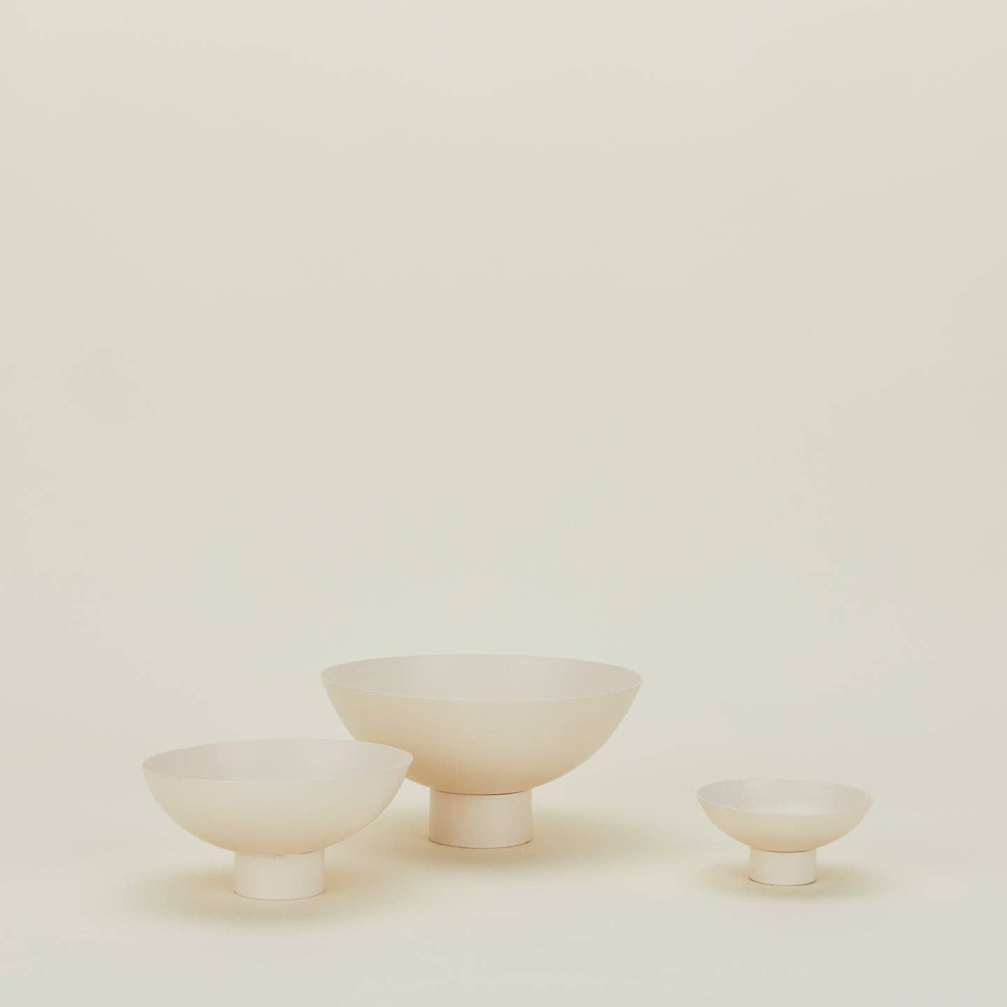 ESSENTIAL FOOTED BOWL - IVORY: MEDIUM - Decor Addict, LLC