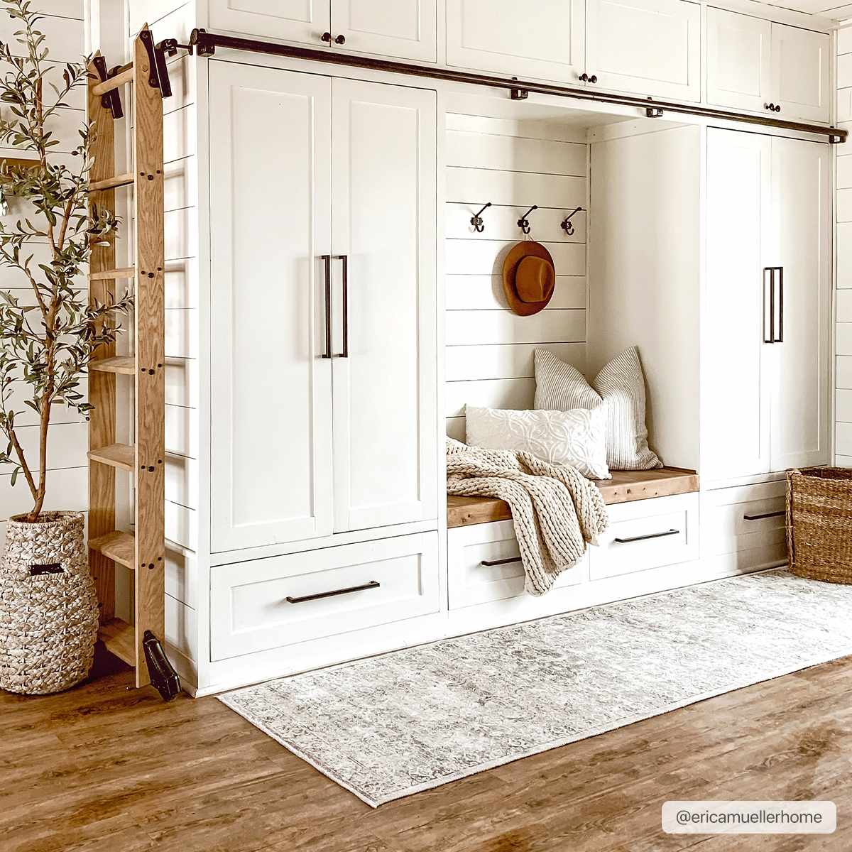 Olive Holi-2304 Washable Area Rug - Decor Addict, LLC