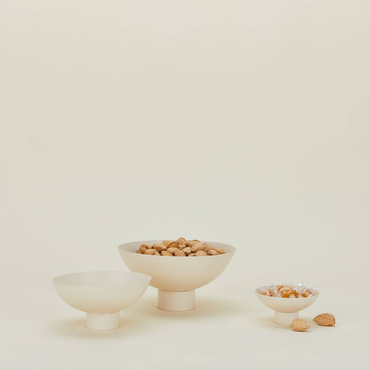 ESSENTIAL FOOTED BOWL - IVORY: MEDIUM - Decor Addict, LLC