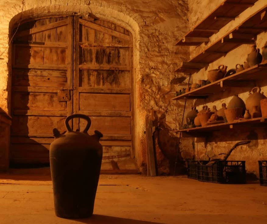 Traditional hoop vase.: L - Decor Addict, LLC