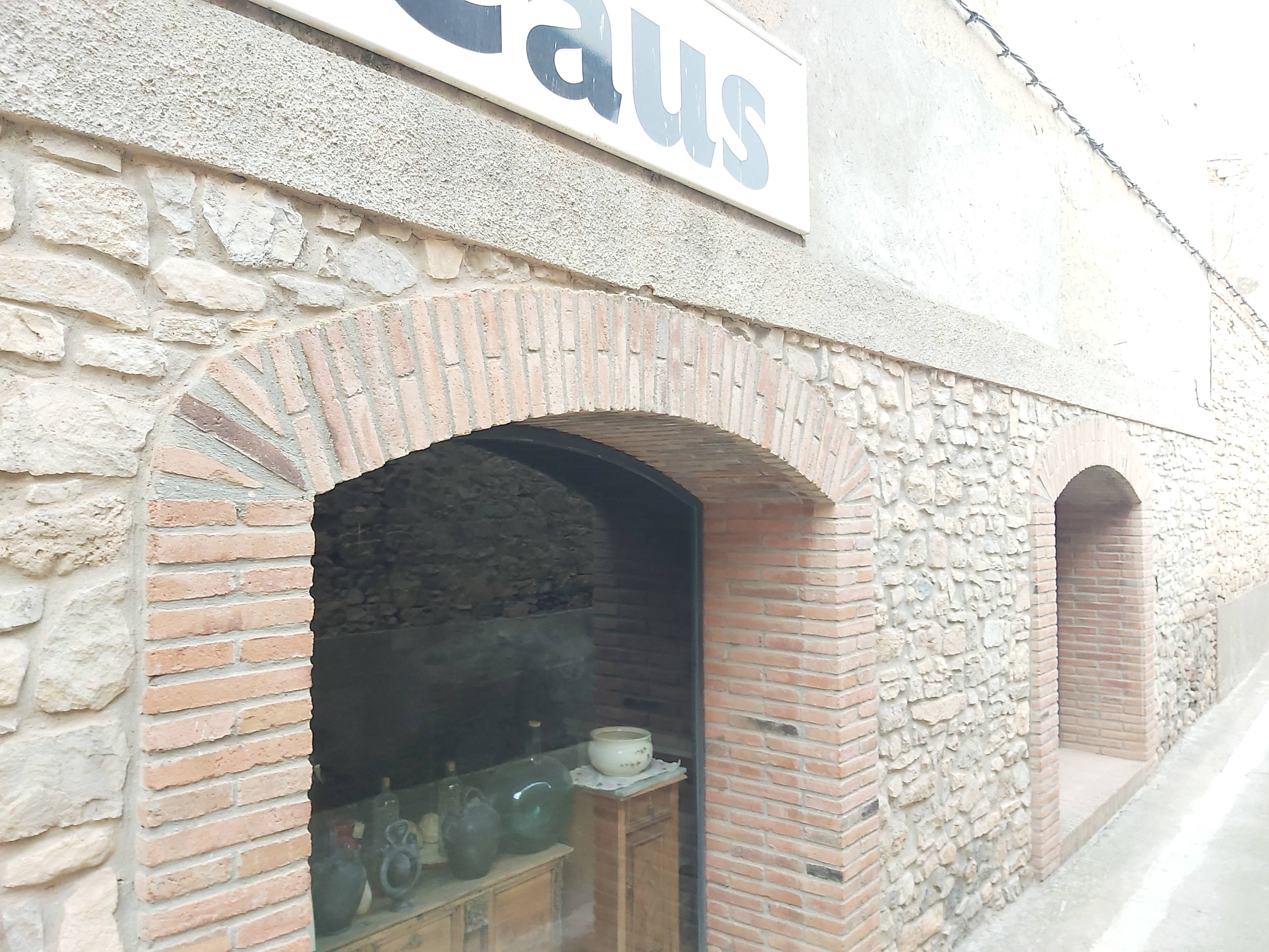 Traditional hoop vase.: L - Decor Addict, LLC