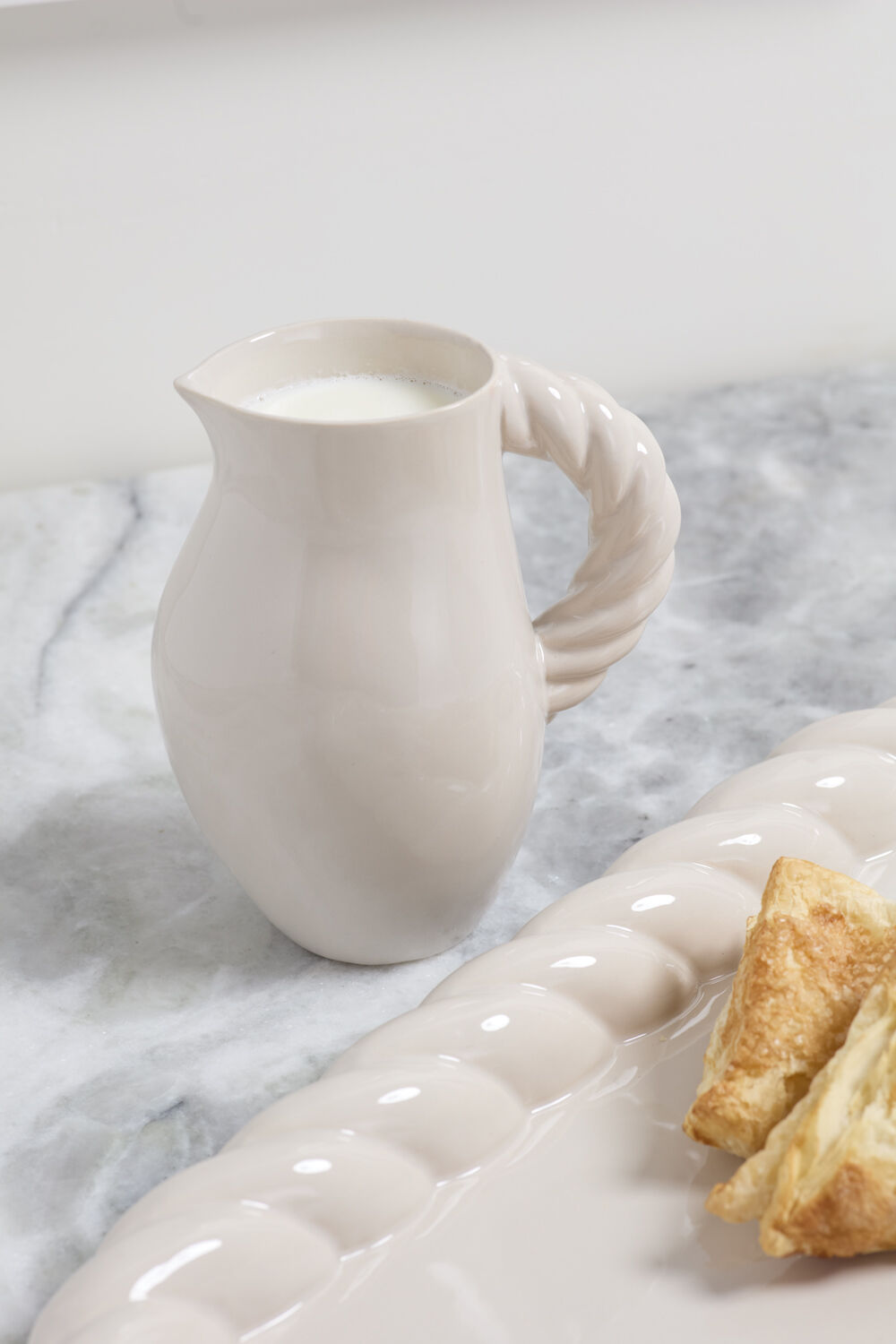Manon Pitcher - view 4
