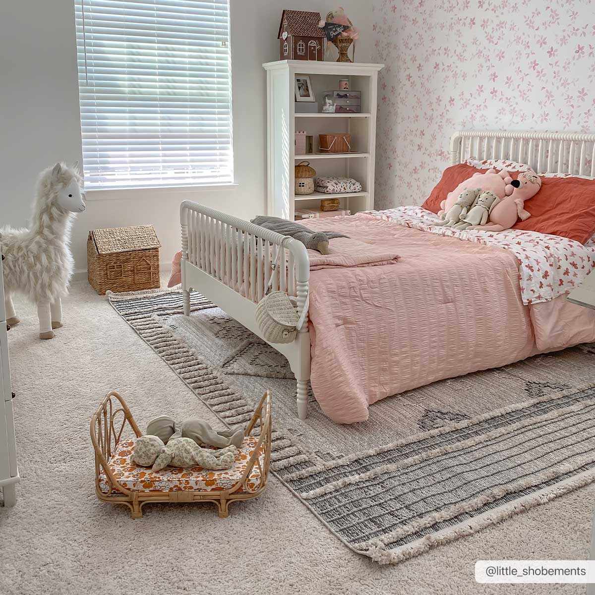 Amaga Area Rug - Decor Addict, LLC