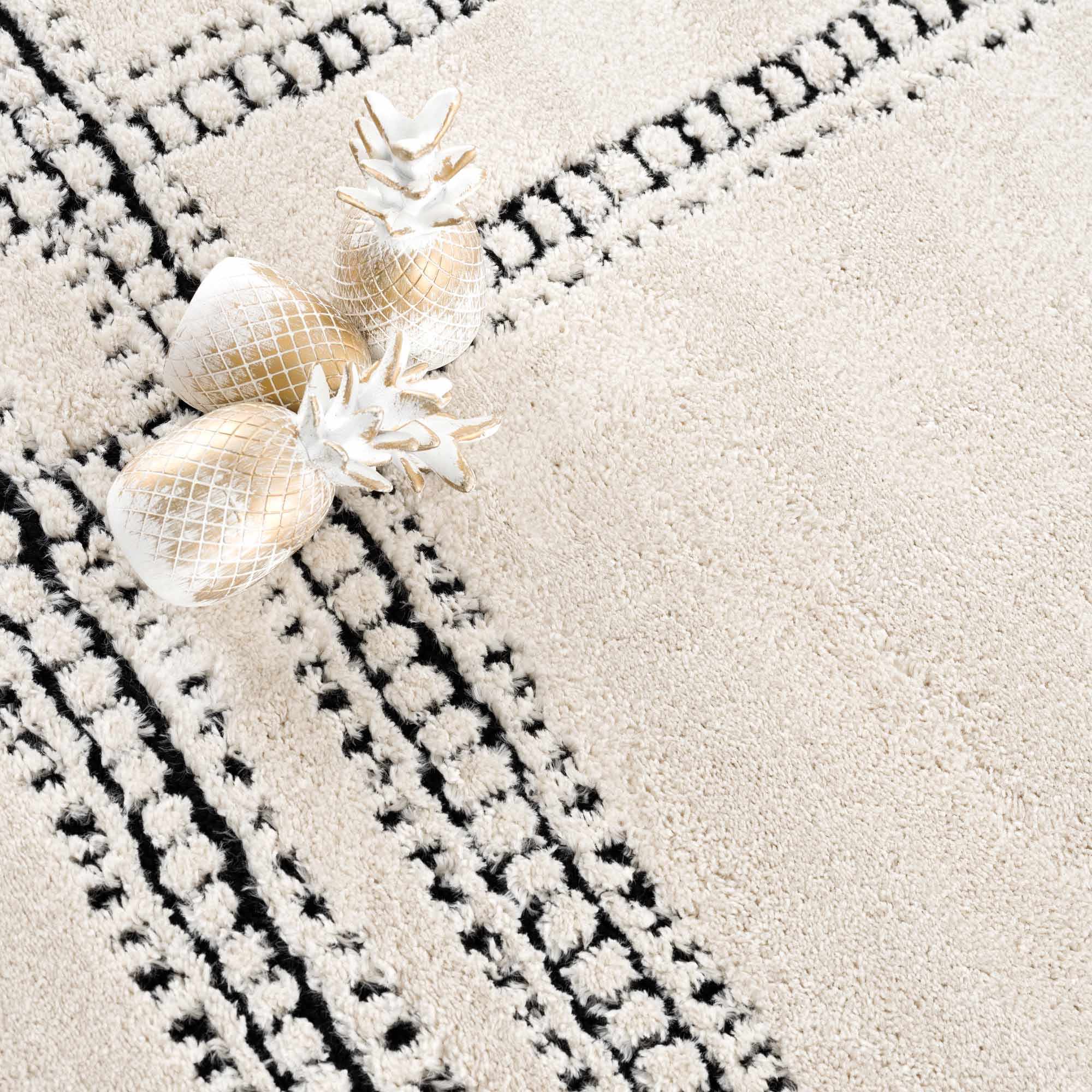 Ryuu Black & White Area Rug - Decor Addict, LLC