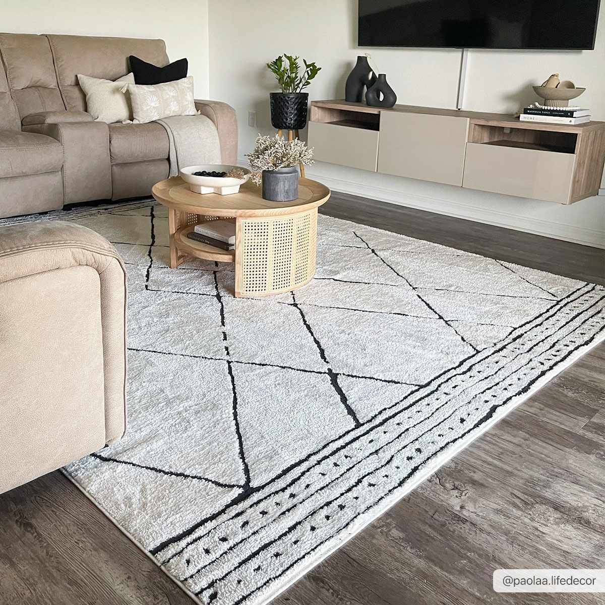 Keone Black & White Area Rug - Decor Addict, LLC