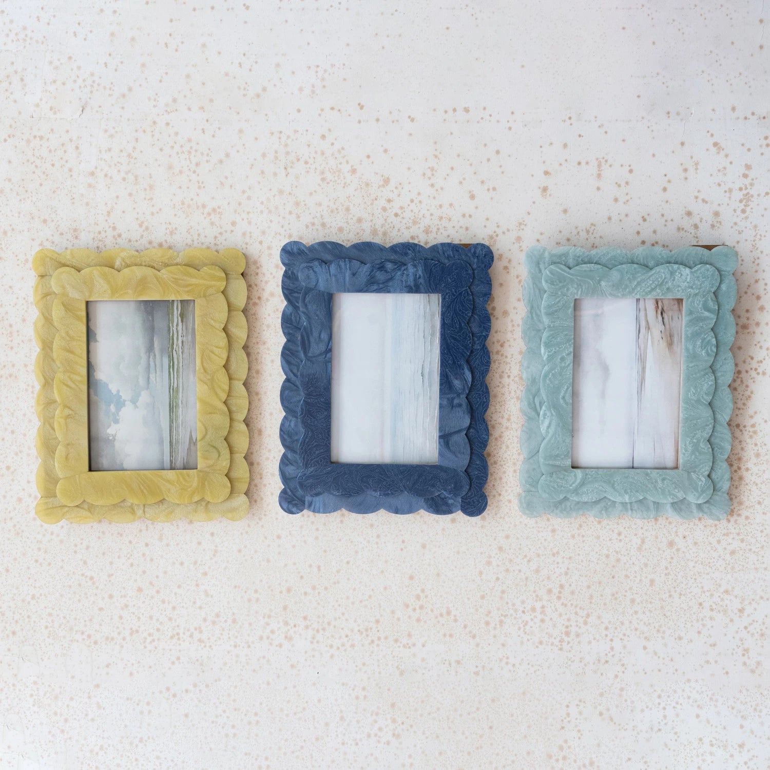 2-Layer Scalloped Photo Frame, 3 Colors (4" x 6" Photo)