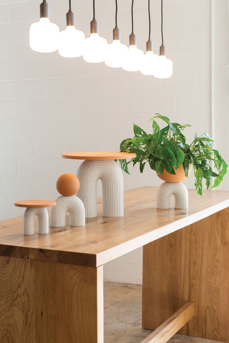 Enara Stand 7"x 5" - Decor Addict, LLC