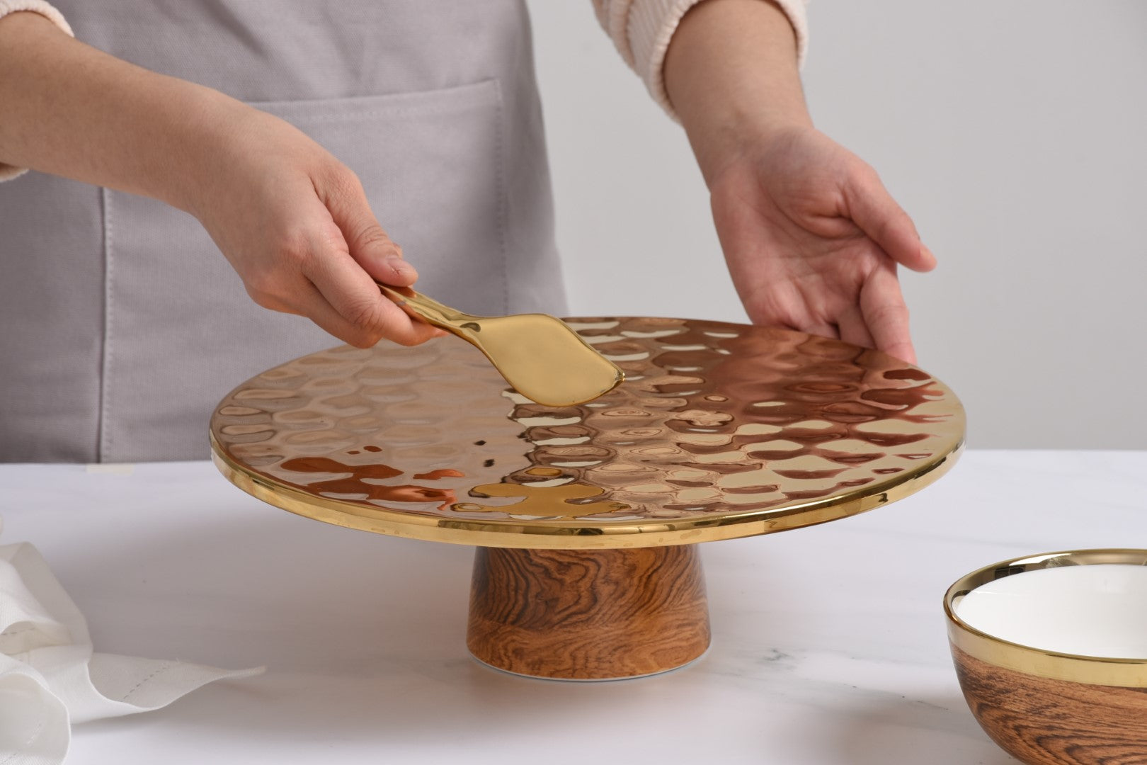 Madera Collection Round Cake Stand