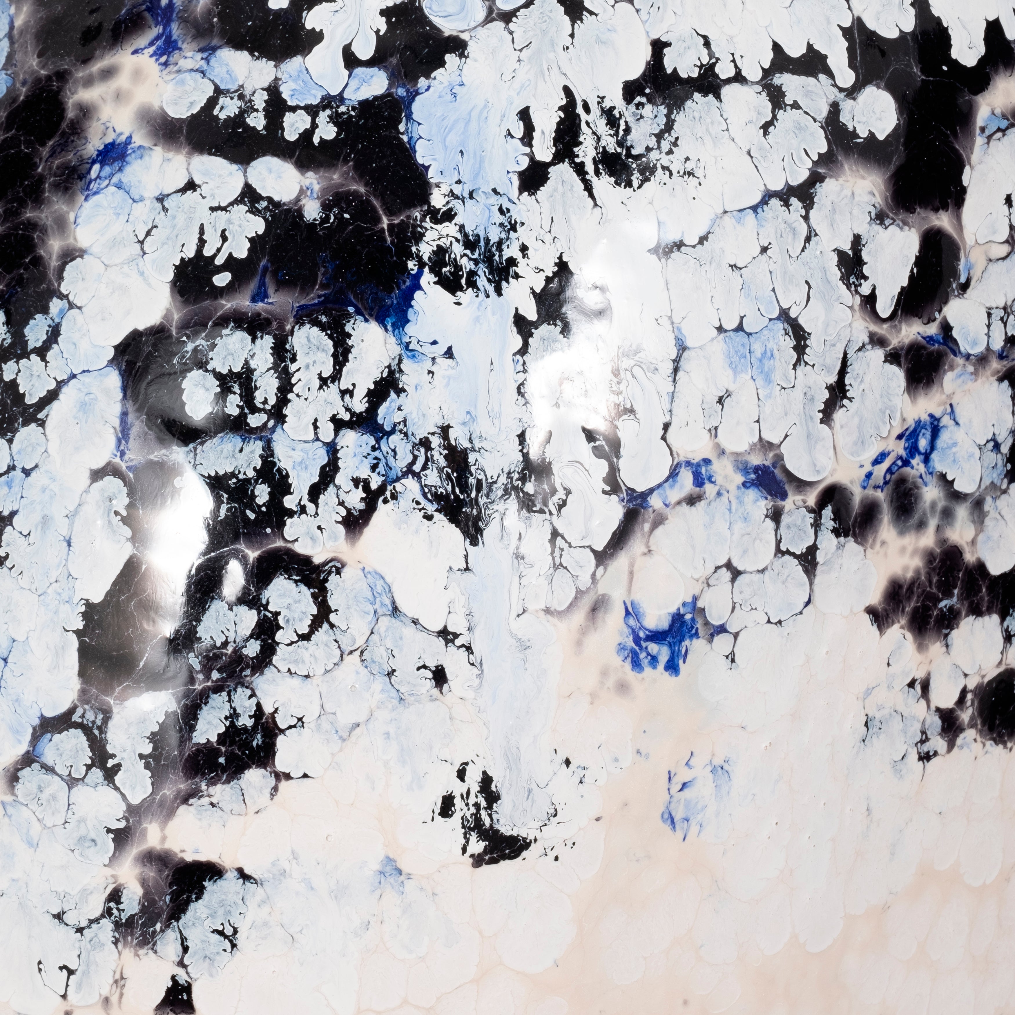 21" Round Metal Vase Arctic Finish, White/blue - Decor Addict, LLC