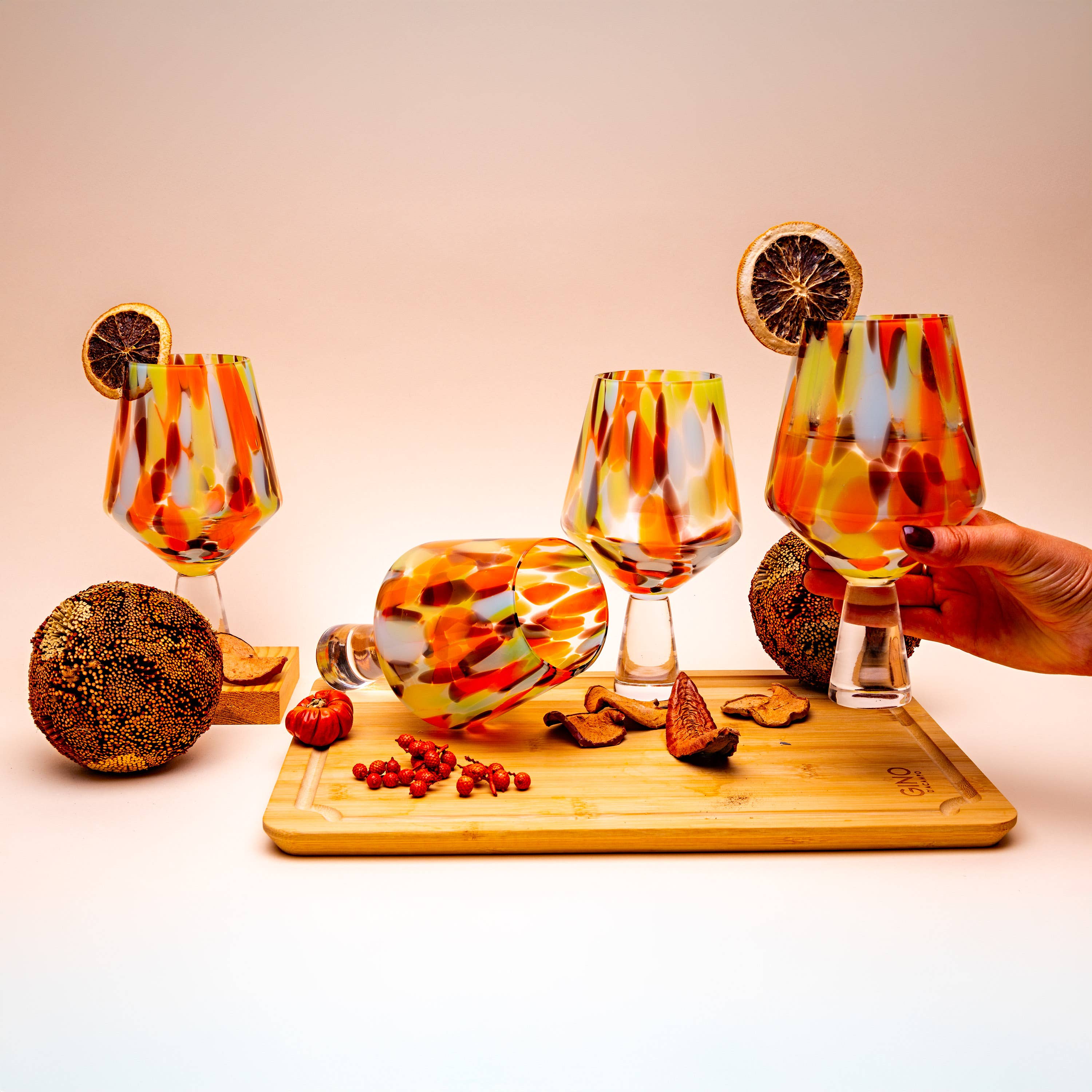 UK: Large Drinking / Gin Glass - Thumbnail 2