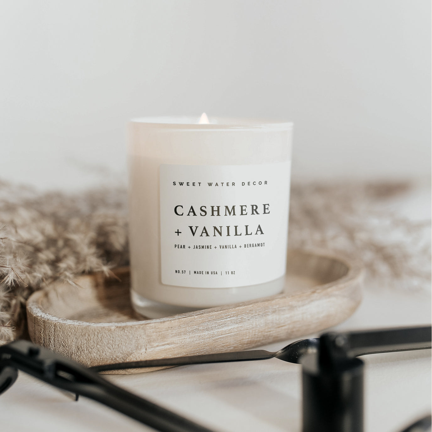 Cashmere and Vanilla Soy Candle - White Jar - 11 oz - Decor Addict, LLC