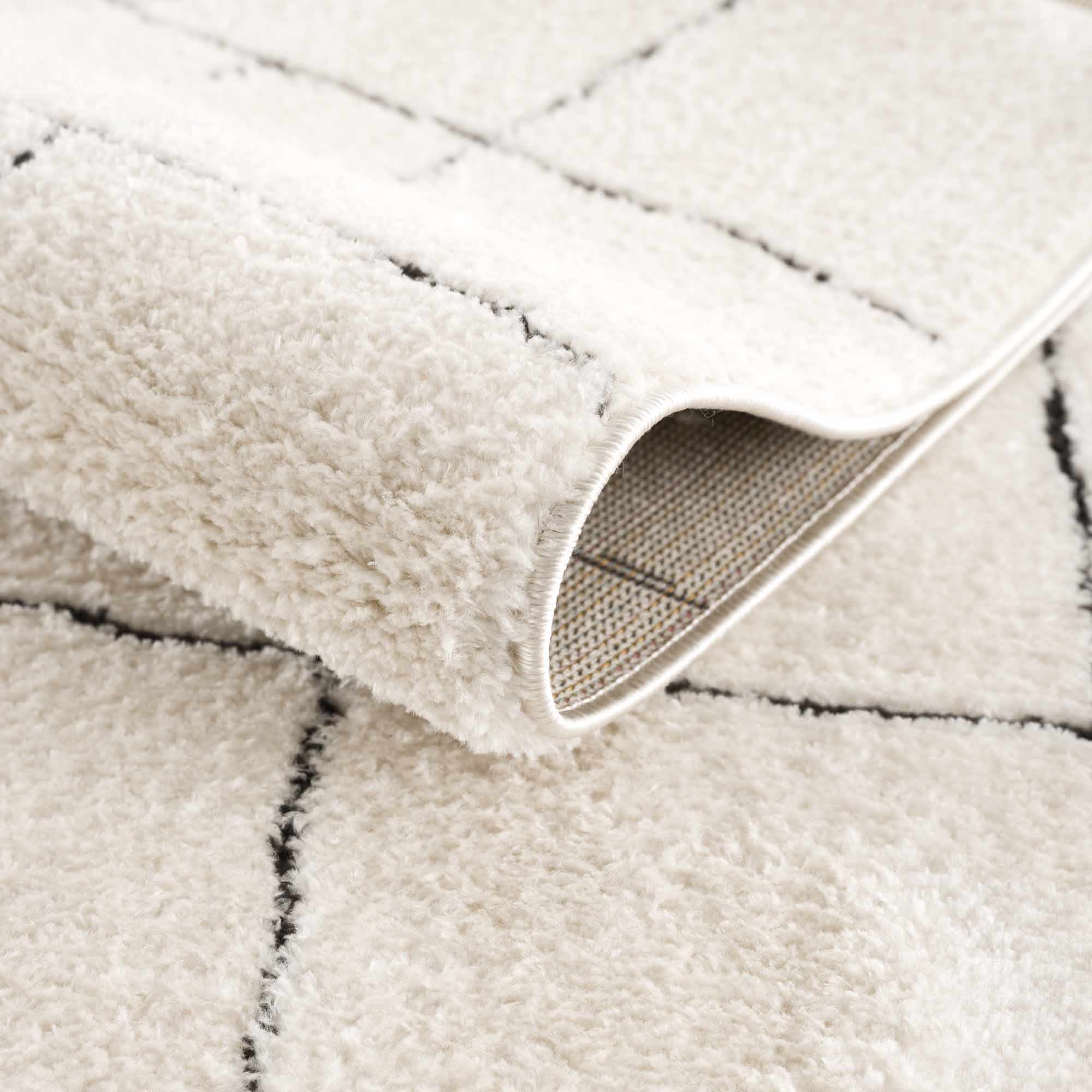 Keanu Black & White Gambit Rug - Decor Addict, LLC