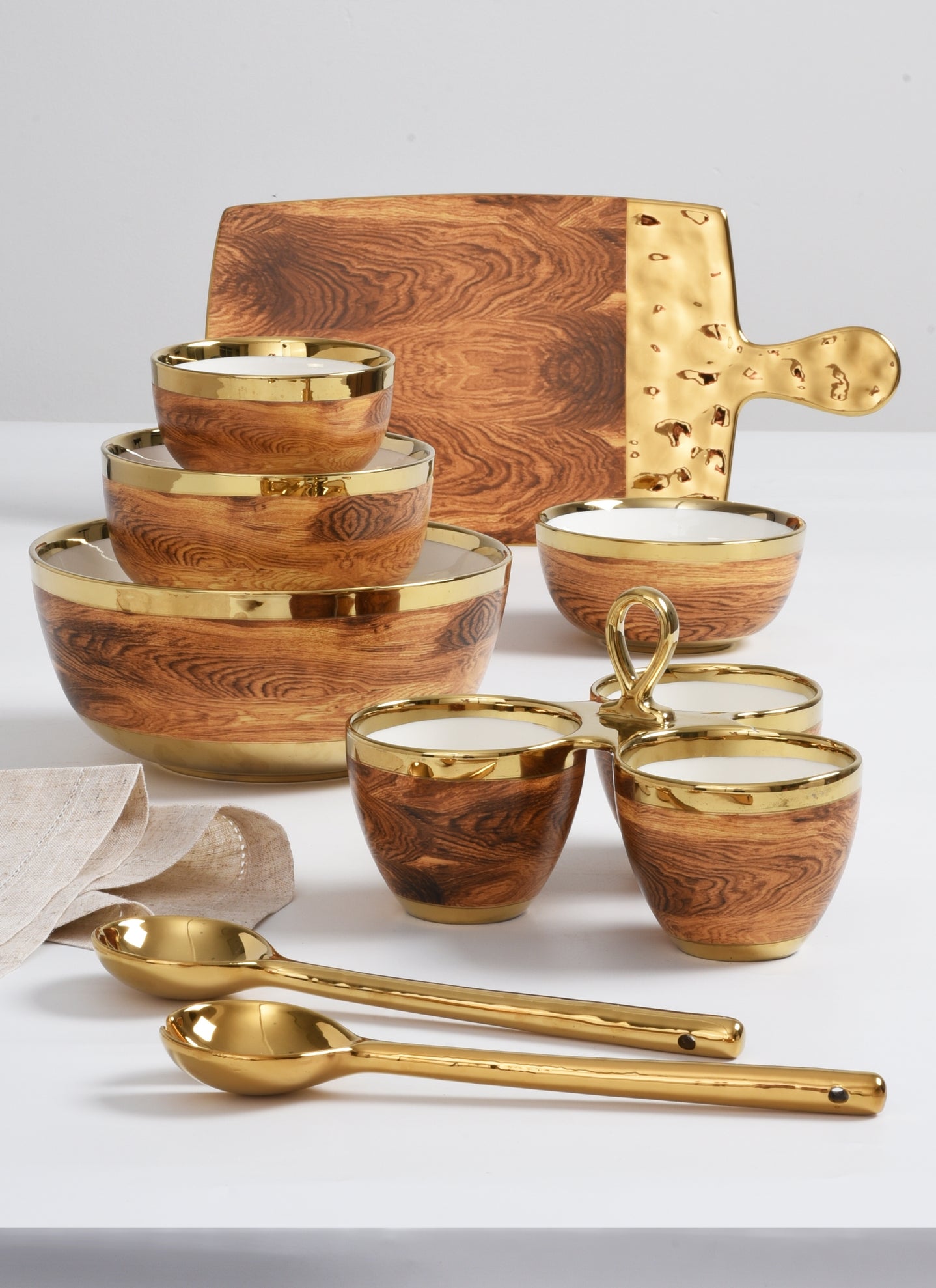 Madera Collection Round Cake Stand