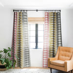 Tratamiento de ventana Shibori en blanco y negro de Alison Janssen